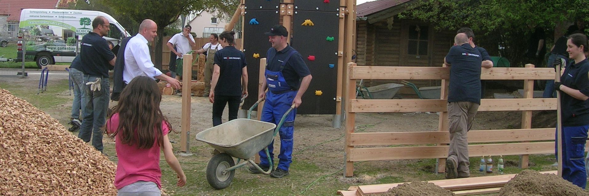 Day of Care: Projekt Spielplatzgestaltung am Paulihof